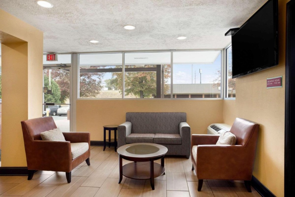 Super 8 by Wyndham Jackson Image 30